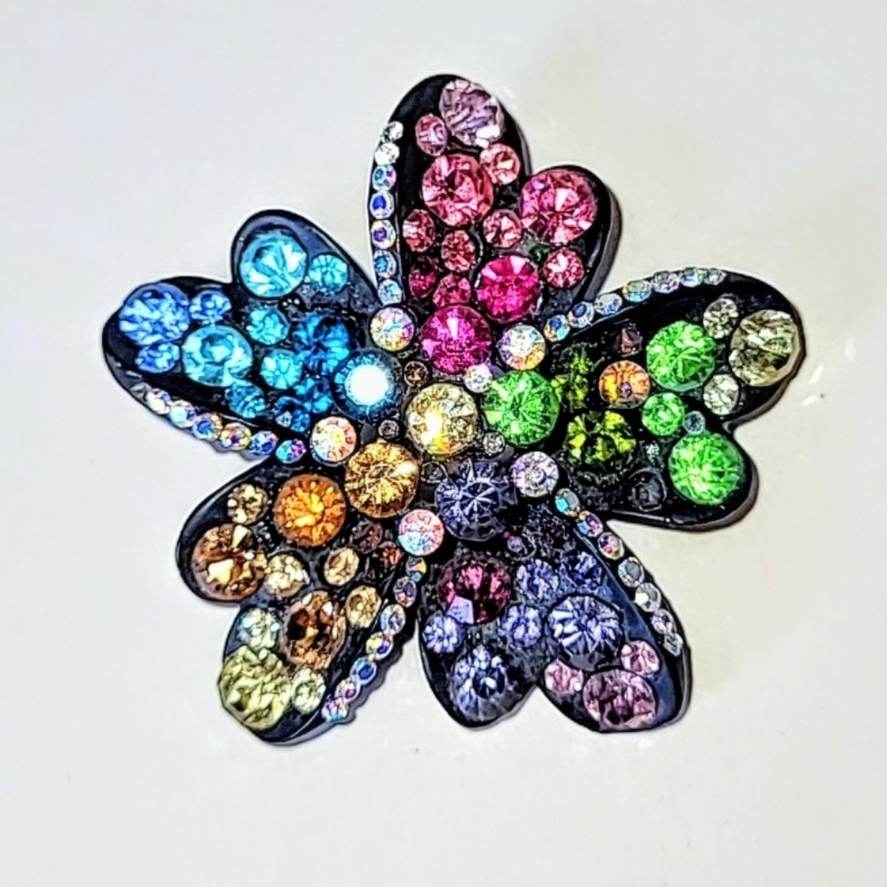 RAINBOW RHINESTONES FLORAL PENDANT VINTAGE JAPANNED MOUNTING